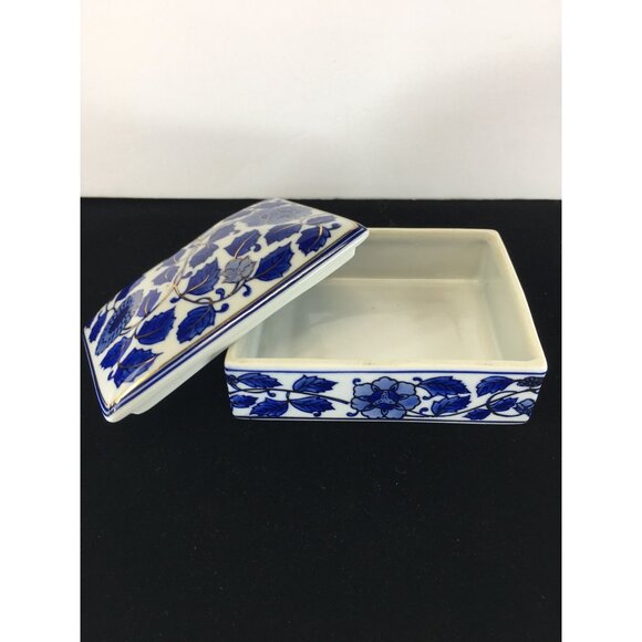 Vintage Blue & White Jewelry Trinket Box Porcelain Square Floral with Lid - Picture 4 of 16